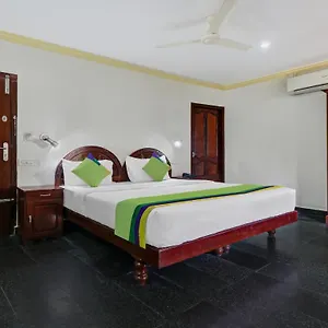 https://treebo-trend-the-waters-edge-beach-resort-kovalam.kerala-hotels.net